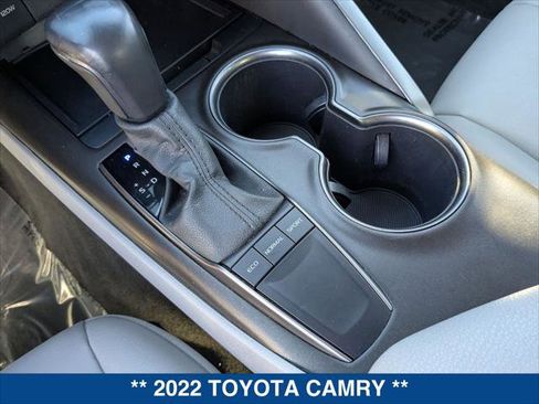 Used 2022 Toyota Camry SE image 19