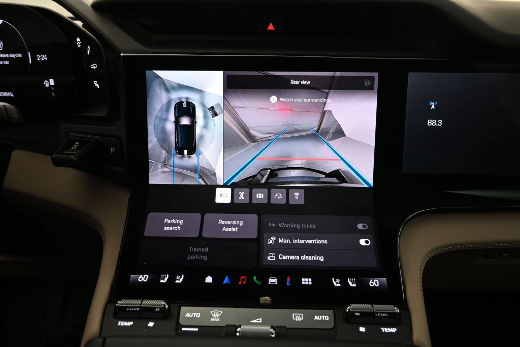 Certified 2026 Porsche Cayenne Turbo AWD/4WD image 21