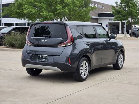 Used 2023 Kia Soul LX image 4