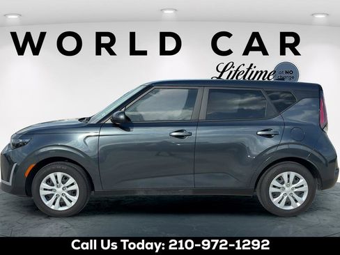 Used 2025 Kia Soul LX FWD image 4