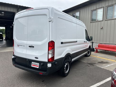 Used 2017 Ford Transit 250 148 Medium Roof RWD image 4