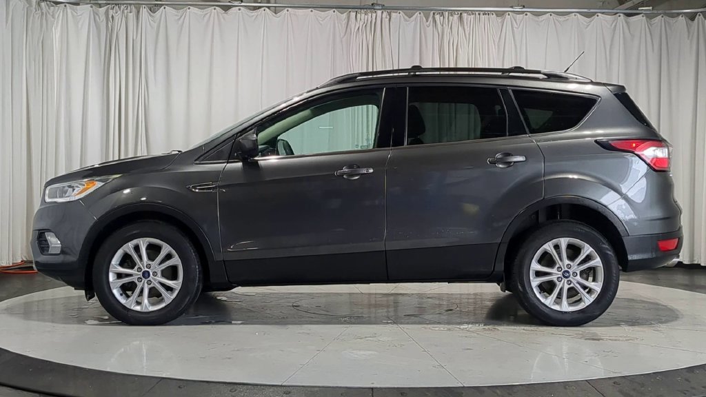 Used 2017 Ford Escape SE w/ Equipment Group 201A FWD image 6