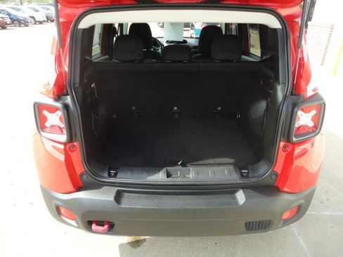 Used 2018 Jeep Renegade Trailhawk w/ Cold Weather Group II image 14