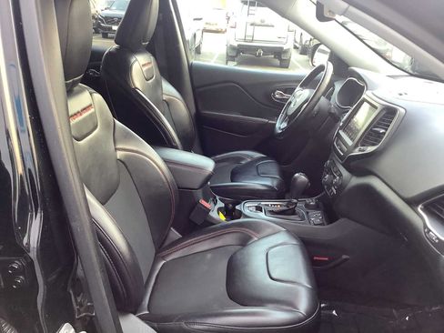 Used 2020 Jeep Cherokee Trailhawk w/ Comfort/Convenience Group AWD/4WD image 15
