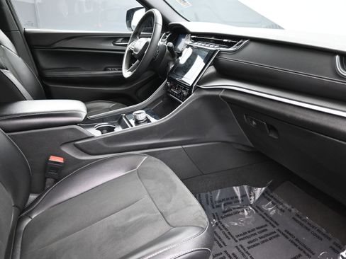 Used 2024 Jeep Grand Cherokee L Laredo image 29