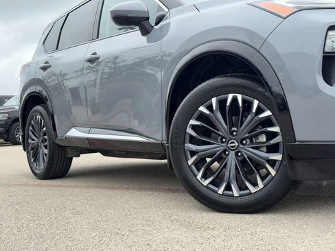 Used 2024 Nissan Rogue Platinum w/ Platinum Premium Package FWD image 2