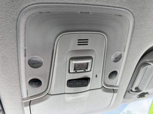 Used 2020 Toyota Prius LE image 5