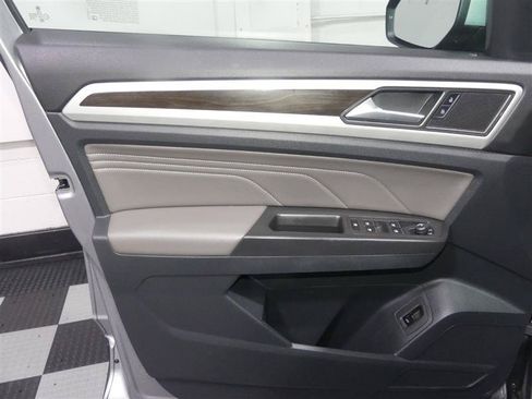 Used 2022 Volkswagen Atlas SE w/ Panoramic Sunroof Package FWD image 18