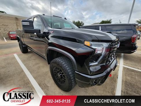 Used 2025 Chevrolet Silverado 2500 ZR2 w/ Technology Package AWD/4WD image 1
