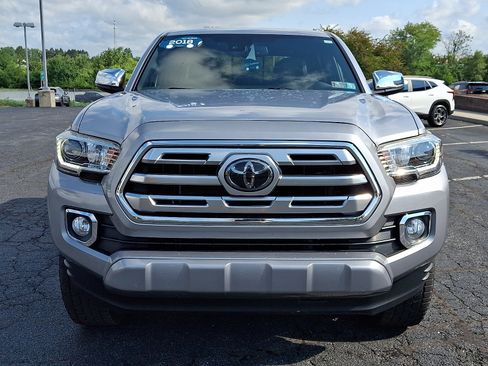 Used 2018 Toyota Tacoma Limited AWD/4WD image 2