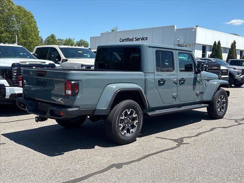 Used 2025 Jeep Gladiator Sport w/ Premium Package AWD/4WD image 2