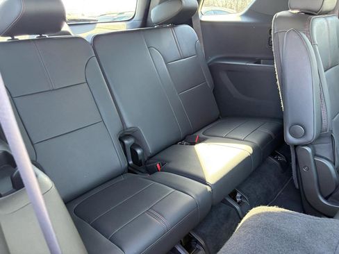 Used 2023 Chevrolet Traverse RS image 59