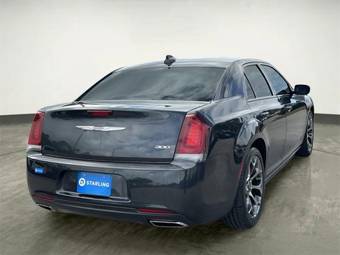 Used 2018 Chrysler 300 Touring w/ Sport Appearance Package image 8