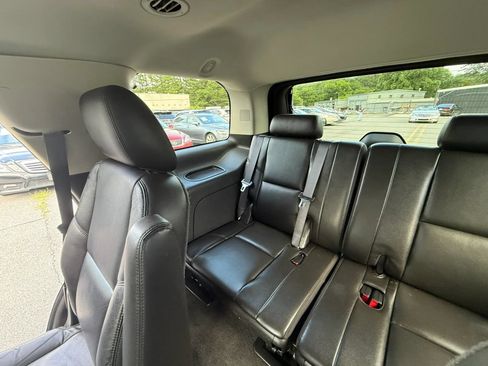 Used 2011 Cadillac Escalade Premium RWD image 24