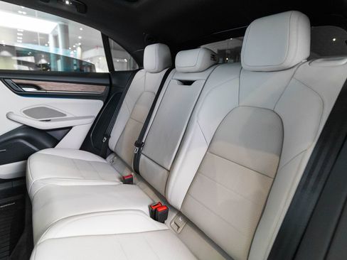 Certified 2025 Porsche Macan 4S Electric AWD/4WD image 35