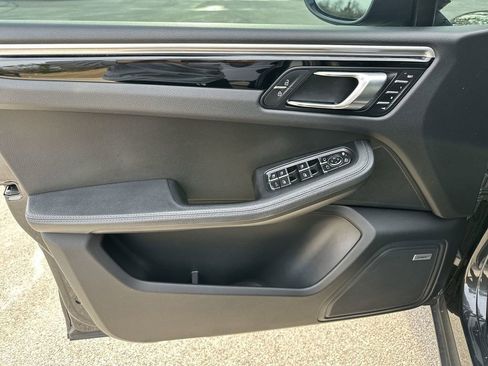 Used 2020 Porsche Macan AWD/4WD image 14