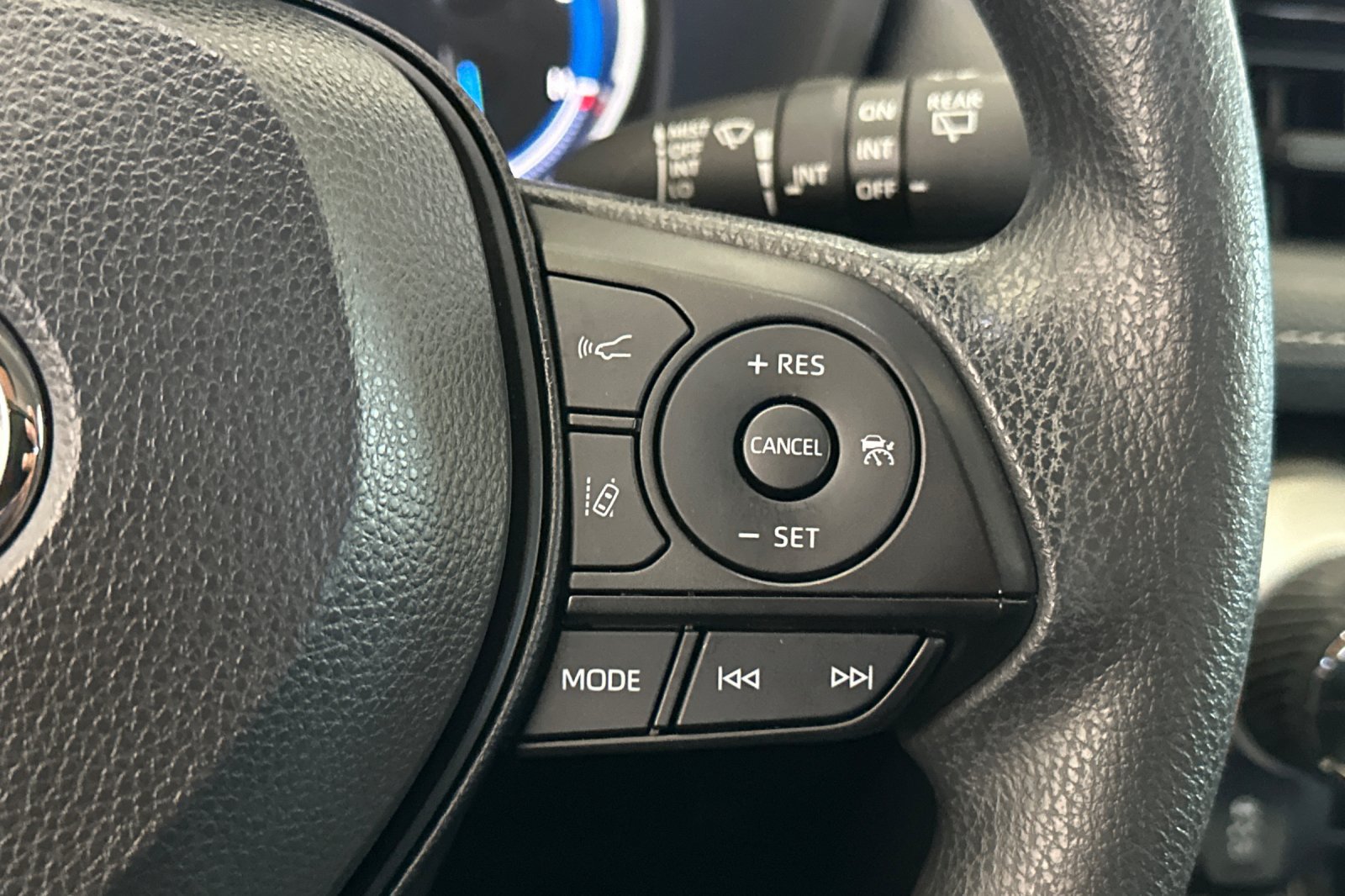 Used 2025 Toyota RAV4 XLE AWD/4WD image 27