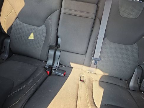 Used 2015 Jeep Cherokee Latitude FWD image 13