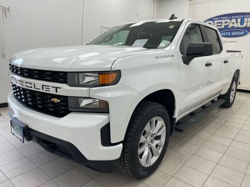 Used 2020 Chevrolet Silverado 1500 Custom w/ Custom Value Package AWD/4WD image 16