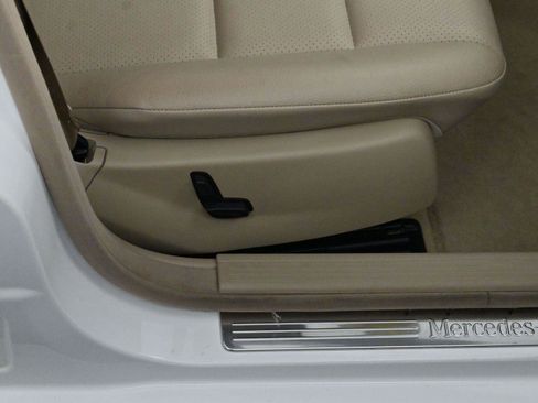 Used 2014 Mercedes-Benz C 250 Luxury image 26