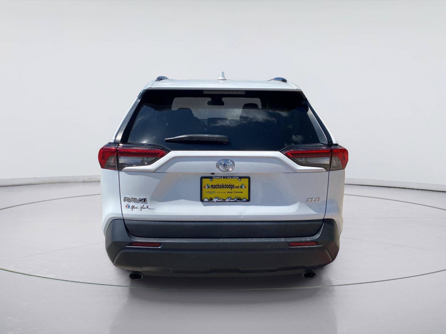 Used 2020 Toyota RAV4 XLE Premium FWD image 4