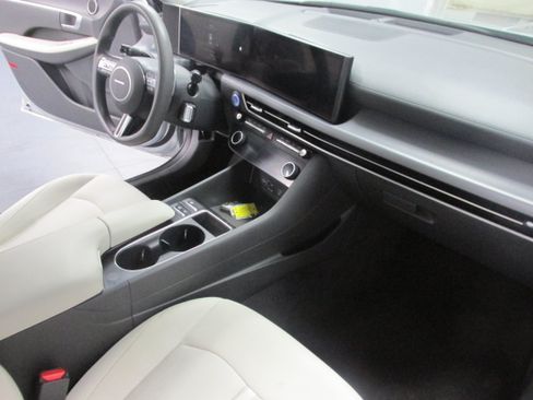 Used 2025 Hyundai Sonata SEL FWD image 22