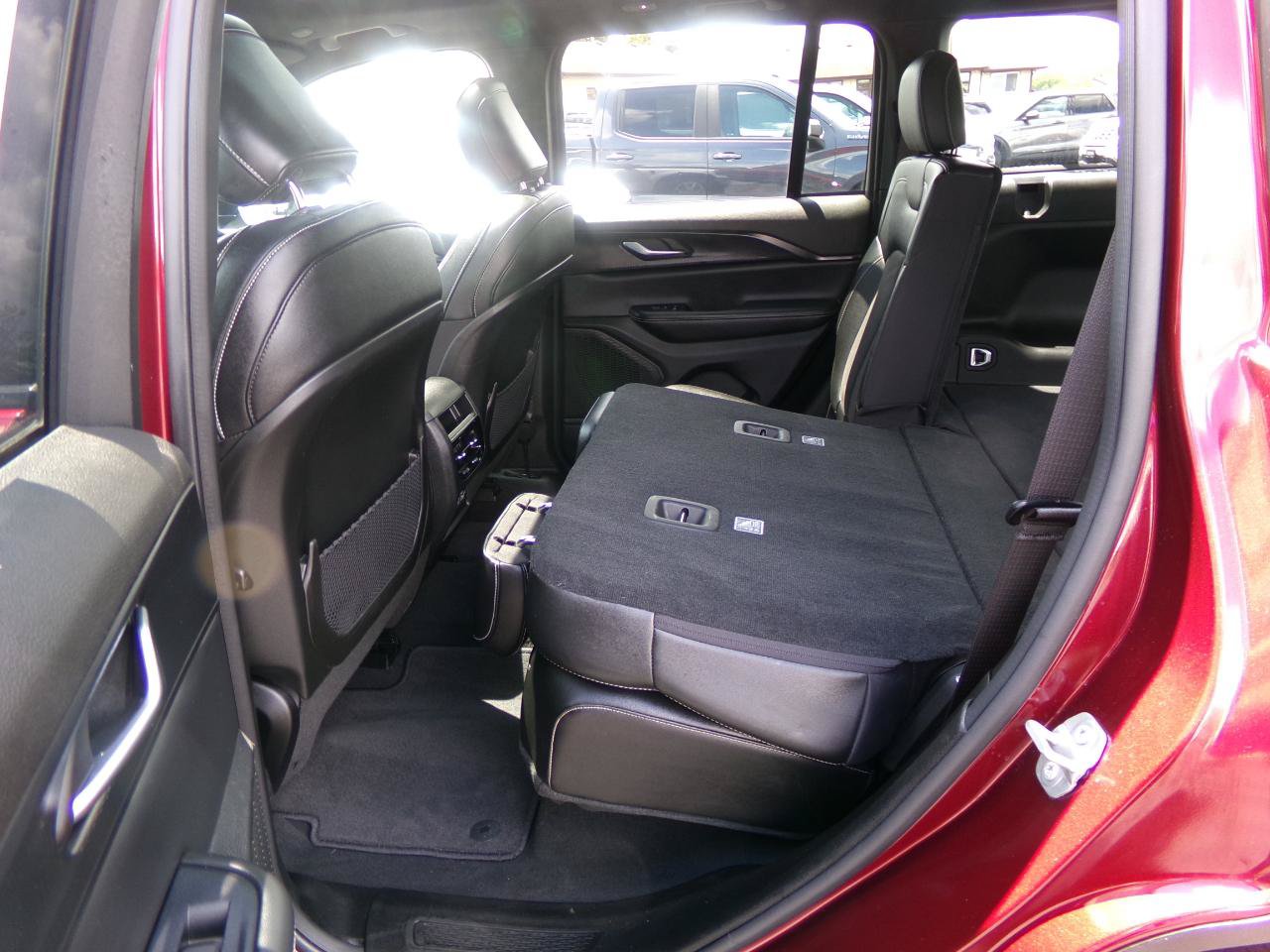 Used 2023 Jeep Grand Cherokee Altitude AWD/4WD image 44