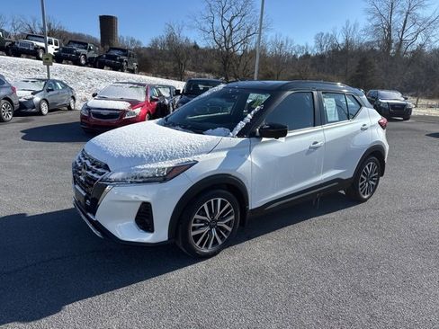 Used 2024 Nissan Kicks SR image 4