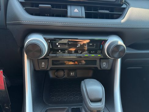 Used 2019 Toyota RAV4 LE w/ All Weather Liner Package AWD/4WD image 13