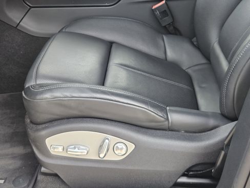 Certified 2025 Porsche Macan S image 23