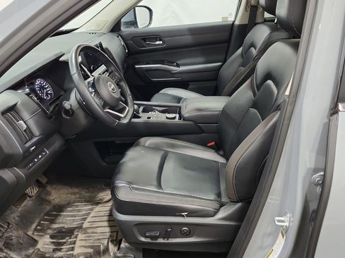 Used 2023 Nissan Pathfinder SL AWD/4WD image 7