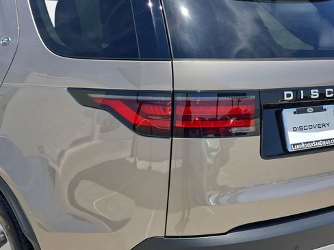 New 2026 Land Rover Discovery S AWD/4WD image 37