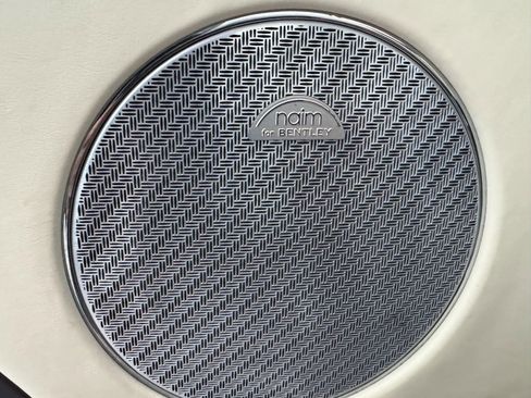 Used 2017 Bentley Bentayga image 37