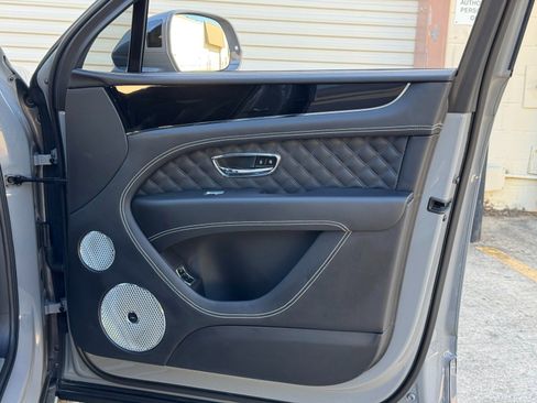 Used 2022 Bentley Bentayga AWD/4WD image 50
