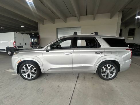 Used 2021 Hyundai Palisade Limited w/ Cargo Package FWD image 2