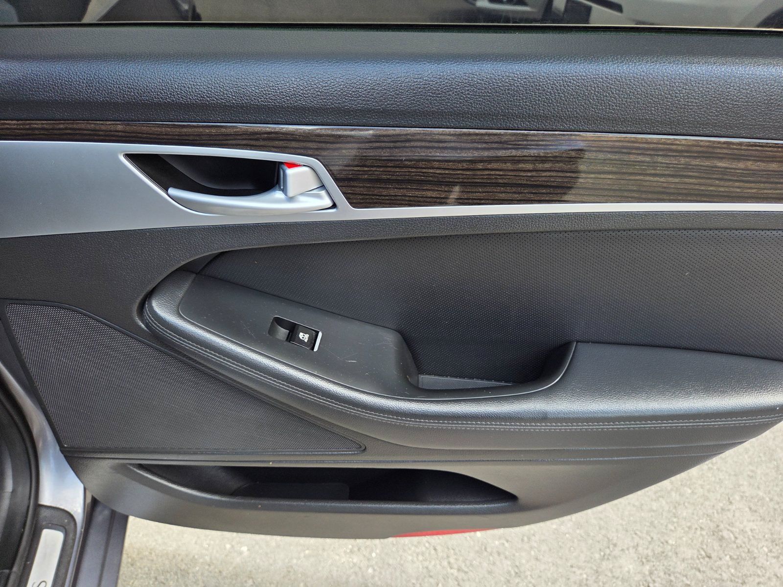 Used 2015 Hyundai Genesis 3.8 RWD image 10