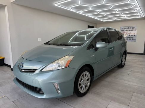 Used 2013 Toyota Prius V Two FWD image 4