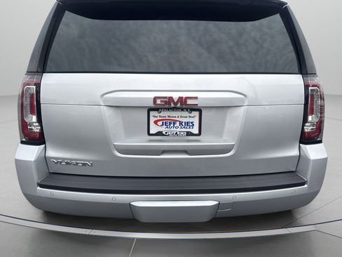 Used 2017 GMC Yukon SLT AWD/4WD image 8