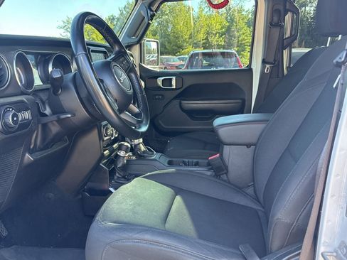 Used 2022 Jeep Wrangler Unlimited Sport AWD/4WD image 4