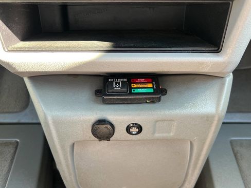 Used 2015 Toyota Sienna LE image 23