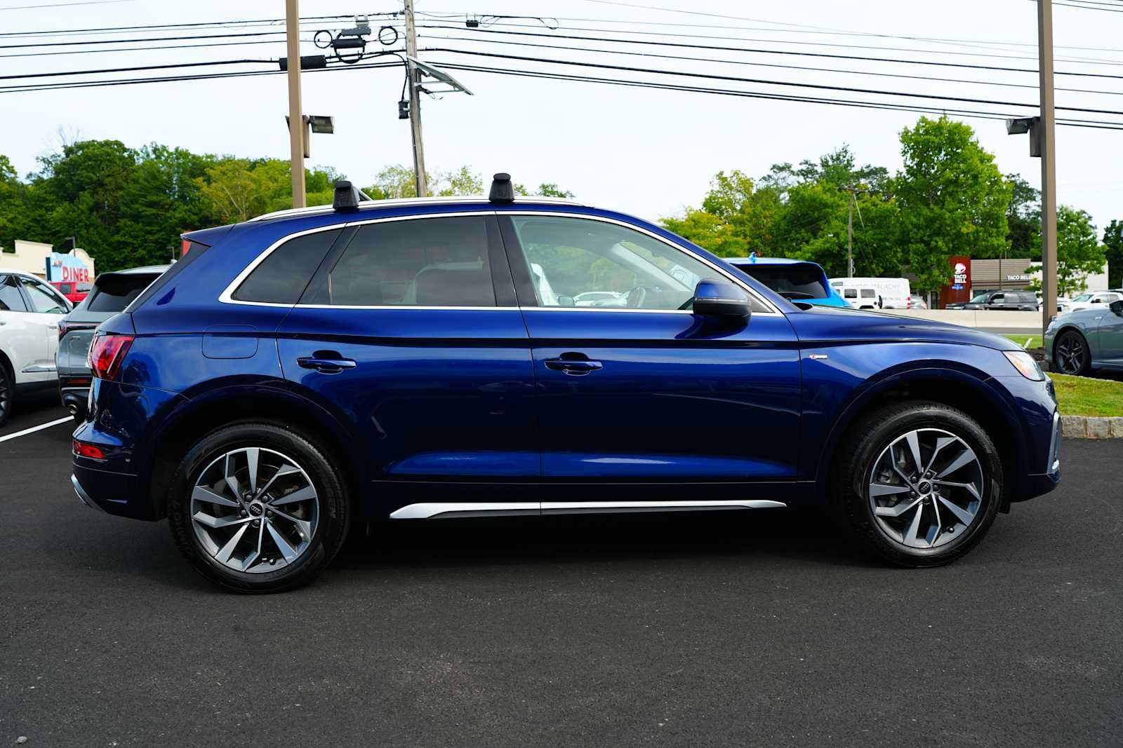 Used 2023 Audi Q5 2.0T Premium w/ Convenience Package AWD/4WD image 8