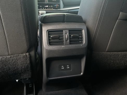 Used 2025 Nissan Rogue SV FWD image 14