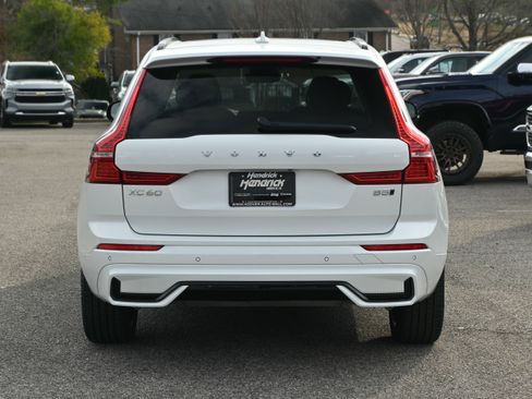 Used 2025 Volvo XC60 B5 Plus image 13