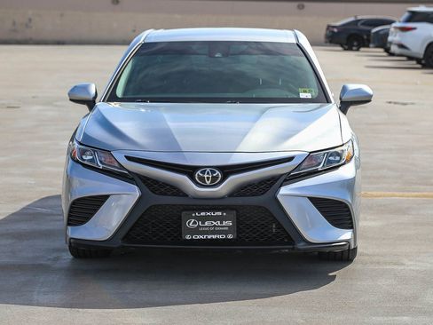 Used 2019 Toyota Camry SE FWD image 2
