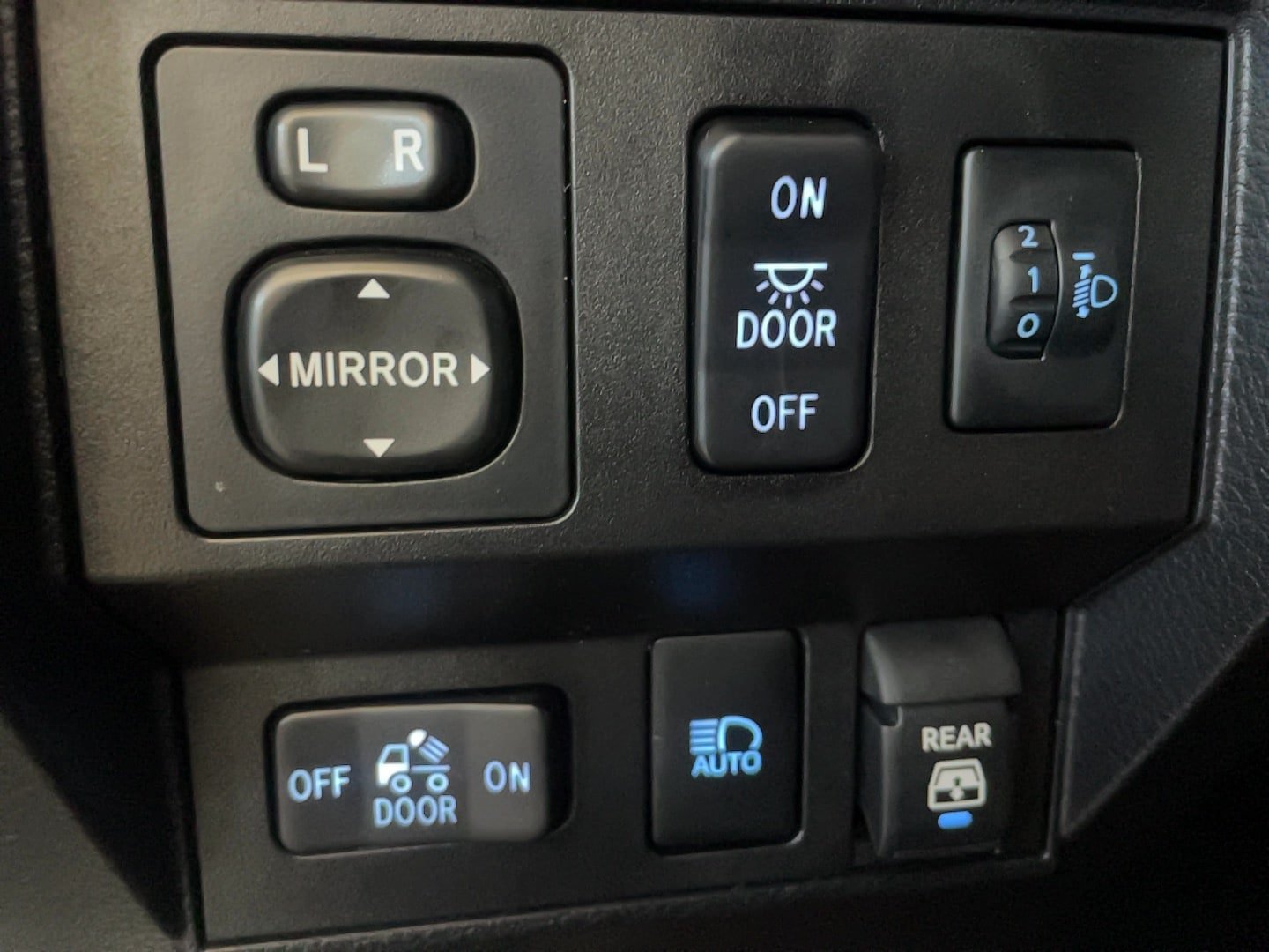 Used 2019 Toyota Tundra SR5 w/ TRD Off Road Package AWD/4WD image 20