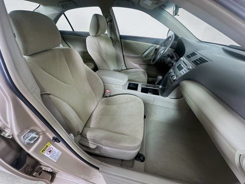 Used 2009 Toyota Camry LE FWD image 6