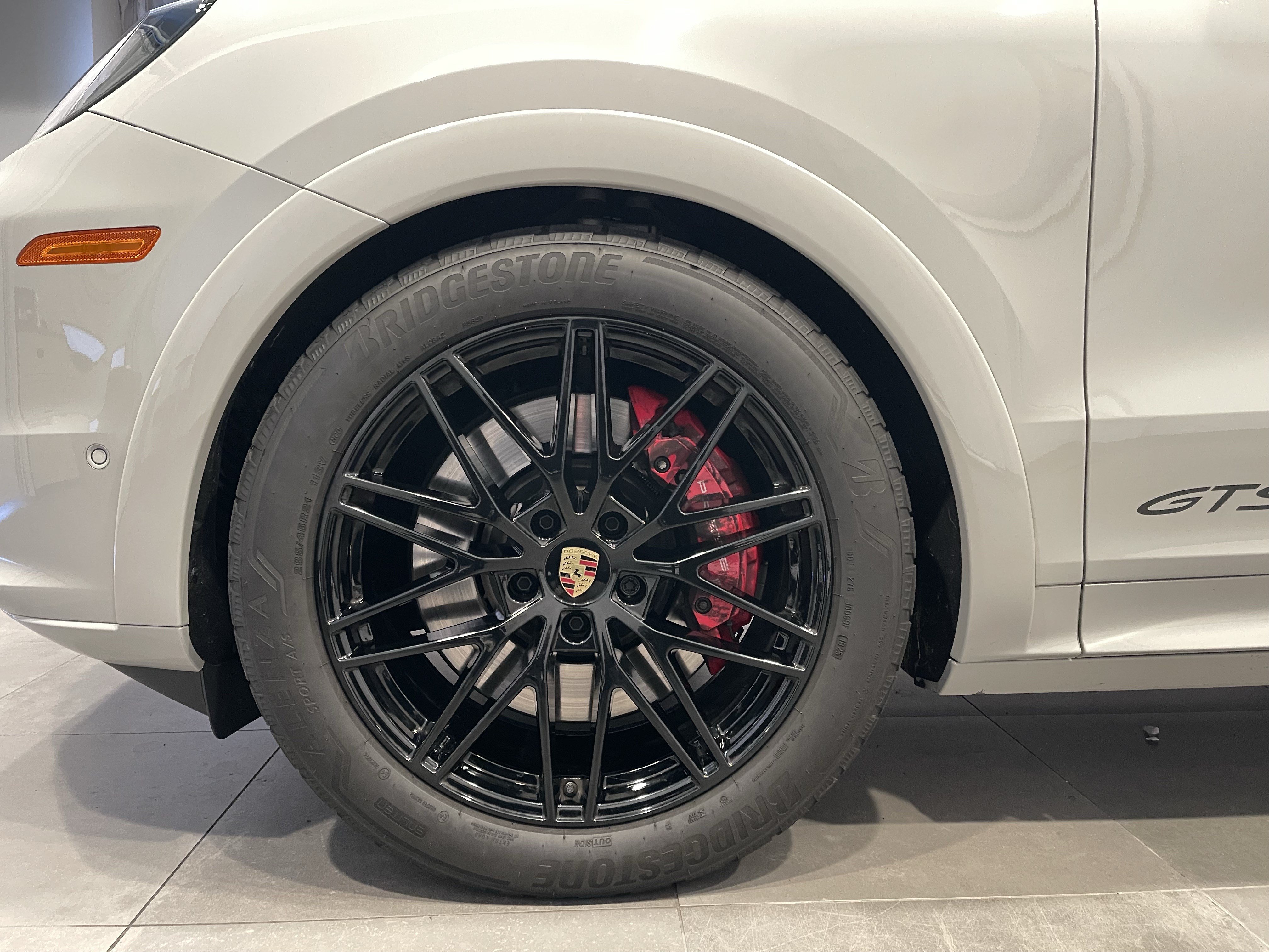 Used 2025 Porsche Cayenne GTS AWD/4WD image 7