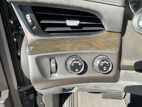 Used 2017 Cadillac Escalade ESV Platinum image 47