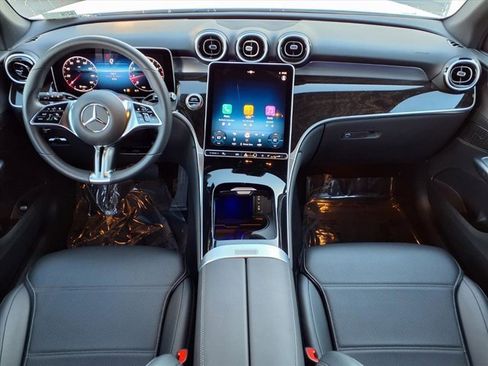 Used 2025 Mercedes-Benz GLC 300 image 4
