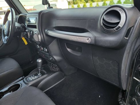 Used 2017 Jeep Wrangler Unlimited Sport AWD/4WD image 38